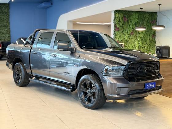 RAM CLASSIC 5.7 V8 GASOLINA LARAMIE NIGHT EDITION CD 4X4 AUTOMÁTICO RAM CLASSIC 5.7 V8 GASOLINA LARAMIE NIGHT EDITION CD 4X4 AUTOMÁTICO